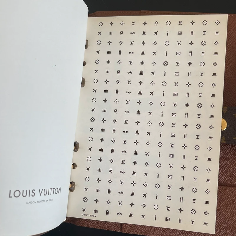 Louis Vuitton couverture pour agenda GM monogram LUXE DE SECONDE MAIN AUTHENTIQUE. PETITE MAROQUINERIE DE LUXE. ENTRUPY CERTIFICATE
