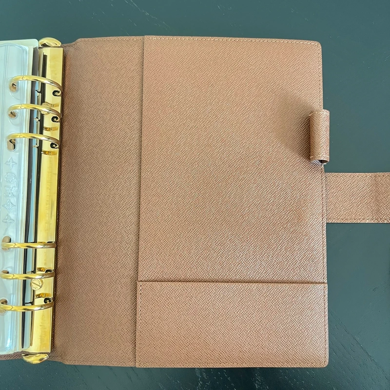 Louis Vuitton couverture pour agenda GM monogram LUXE DE SECONDE MAIN AUTHENTIQUE. PETITE MAROQUINERIE DE LUXE. ENTRUPY CERTIFICATE