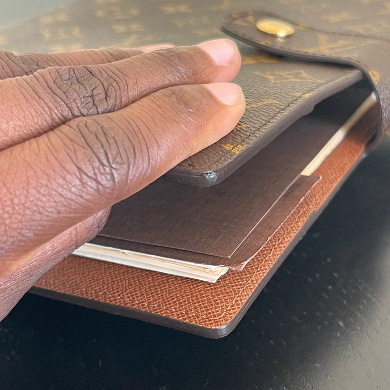 Louis Vuitton couverture pour agenda GM monogram LUXE DE SECONDE MAIN AUTHENTIQUE. PETITE MAROQUINERIE DE LUXE. ENTRUPY CERTIFICATE