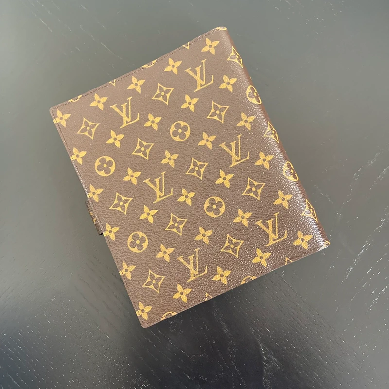 Louis Vuitton couverture pour agenda GM monogram LUXE DE SECONDE MAIN AUTHENTIQUE. PETITE MAROQUINERIE DE LUXE. ENTRUPY CERTIFICATE