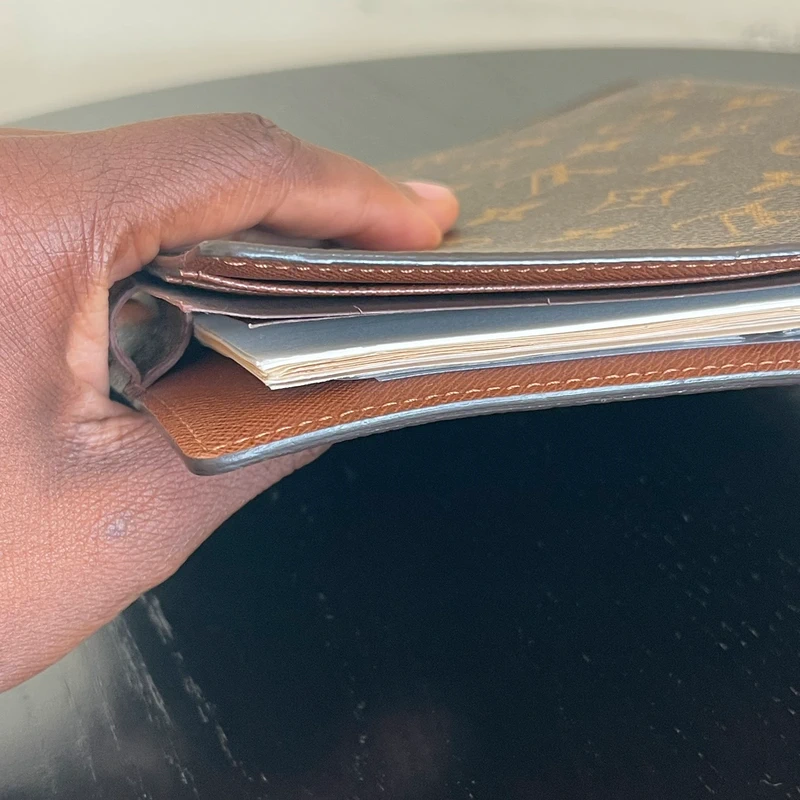 Louis Vuitton couverture pour agenda GM monogram LUXE DE SECONDE MAIN AUTHENTIQUE. PETITE MAROQUINERIE DE LUXE. ENTRUPY CERTIFICATE
