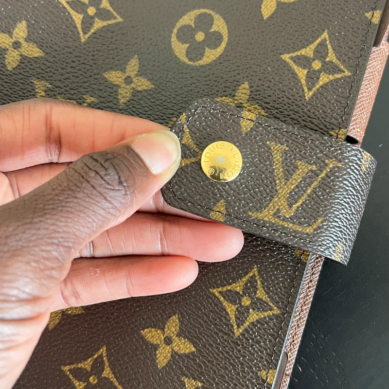 Louis Vuitton couverture pour agenda GM monogram LUXE DE SECONDE MAIN AUTHENTIQUE. PETITE MAROQUINERIE DE LUXE. ENTRUPY CERTIFICATE