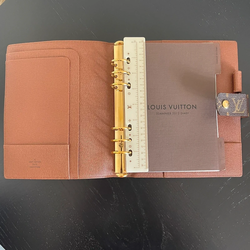 Louis Vuitton couverture pour agenda GM monogram LUXE DE SECONDE MAIN AUTHENTIQUE. PETITE MAROQUINERIE DE LUXE. ENTRUPY CERTIFICATE