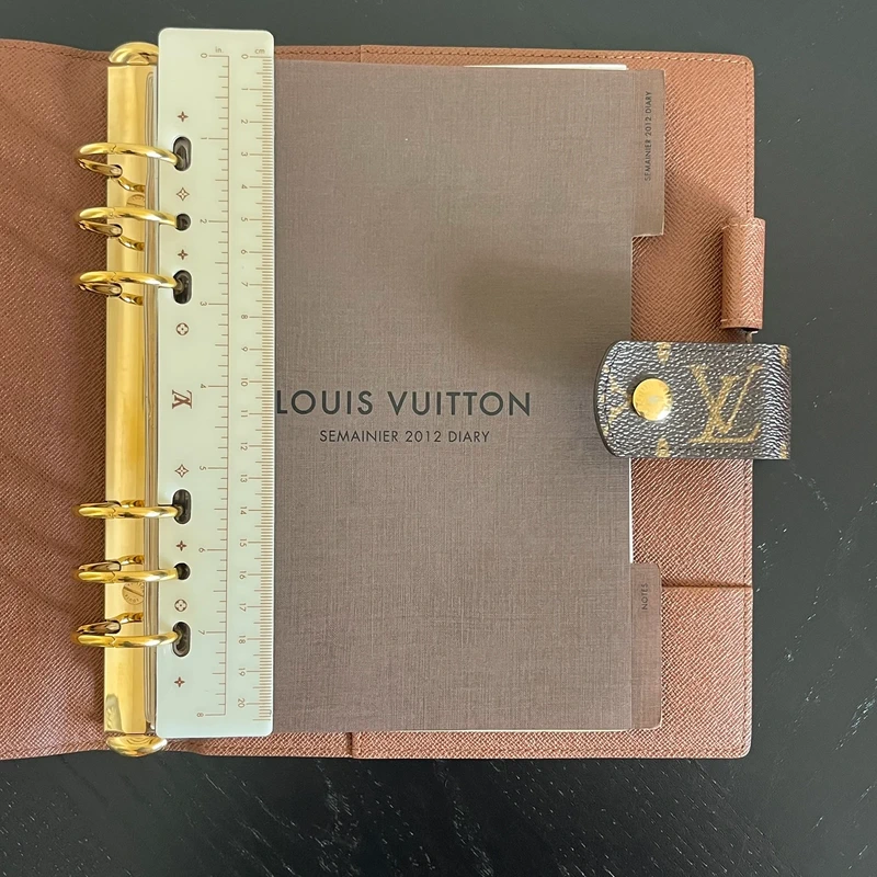 Louis Vuitton couverture pour agenda GM monogram LUXE DE SECONDE MAIN AUTHENTIQUE. PETITE MAROQUINERIE DE LUXE. ENTRUPY CERTIFICATE