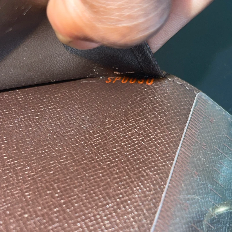 Louis Vuitton couverture pour agenda MM damier ébène LUXE LV. LUXE DE SECONDE MAIN AUTHENTIQUE. ENTRUPY CERTIFICATE. LV PLANNER