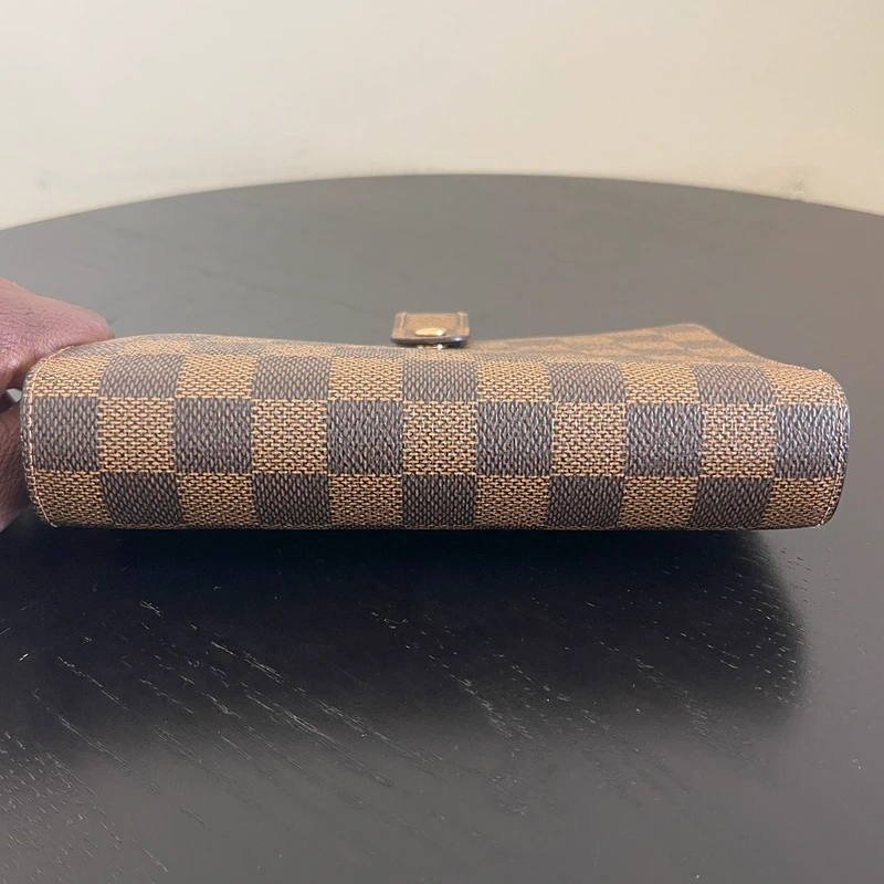 Louis Vuitton couverture pour agenda MM damier ébène LUXE LV. LUXE DE SECONDE MAIN AUTHENTIQUE. ENTRUPY CERTIFICATE. LV PLANNER