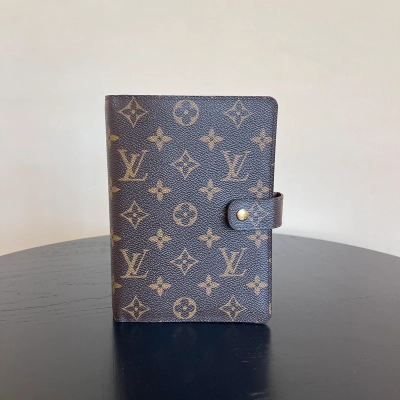 Louis Vuitton couverture pour agenda MM monogram LUXE DE SECONDE MAIN AUTHENTIQUE. PETITE MAROQUINERIE DE LUXE. ENTRUPY CERTIFICATE
