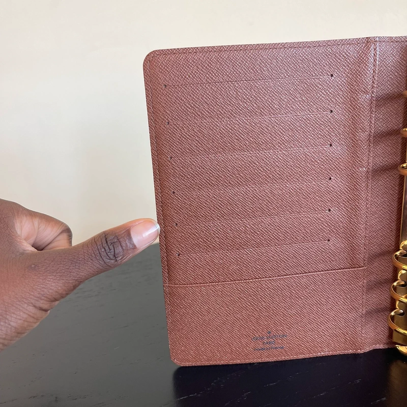 Louis Vuitton couverture pour agenda MM monogram LUXE DE SECONDE MAIN AUTHENTIQUE. PETITE MAROQUINERIE DE LUXE. ENTRUPY CERTIFICATE