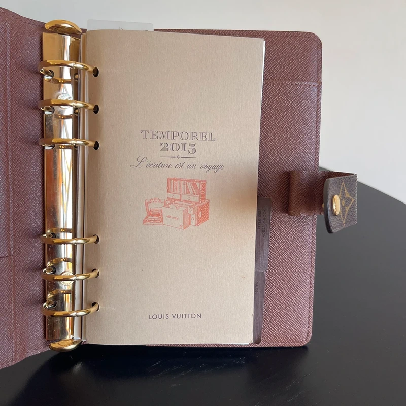 Louis Vuitton couverture pour agenda MM monogram LUXE DE SECONDE MAIN AUTHENTIQUE. PETITE MAROQUINERIE DE LUXE. ENTRUPY CERTIFICATE