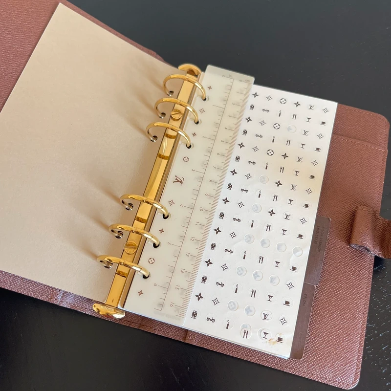 Louis Vuitton couverture pour agenda MM monogram LUXE DE SECONDE MAIN AUTHENTIQUE. PETITE MAROQUINERIE DE LUXE. ENTRUPY CERTIFICATE