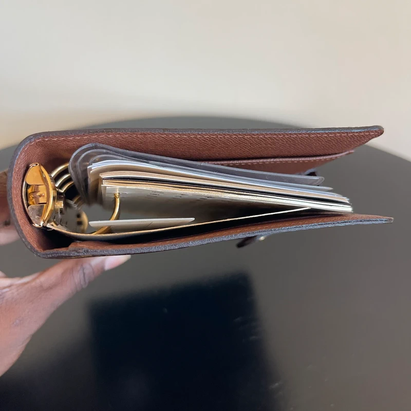 Louis Vuitton couverture pour agenda MM monogram LUXE DE SECONDE MAIN AUTHENTIQUE. PETITE MAROQUINERIE DE LUXE. ENTRUPY CERTIFICATE