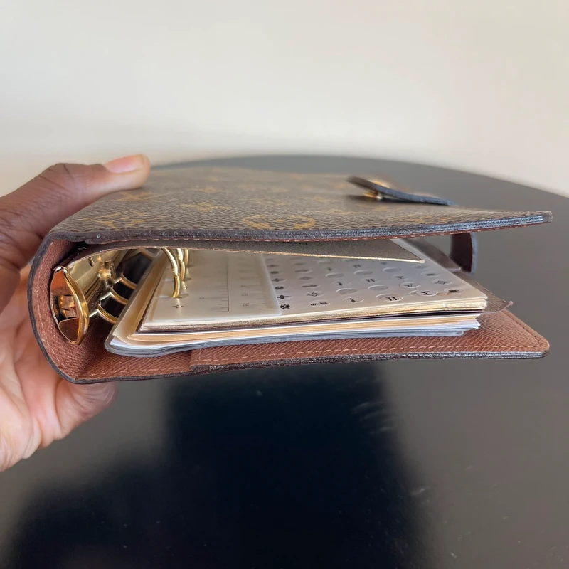 Louis Vuitton couverture pour agenda MM monogram LUXE DE SECONDE MAIN AUTHENTIQUE. PETITE MAROQUINERIE DE LUXE. ENTRUPY CERTIFICATE