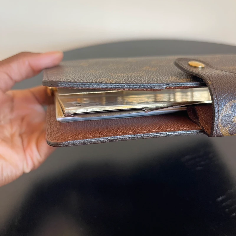 Louis Vuitton couverture pour agenda MM monogram LUXE DE SECONDE MAIN AUTHENTIQUE. PETITE MAROQUINERIE DE LUXE. ENTRUPY CERTIFICATE