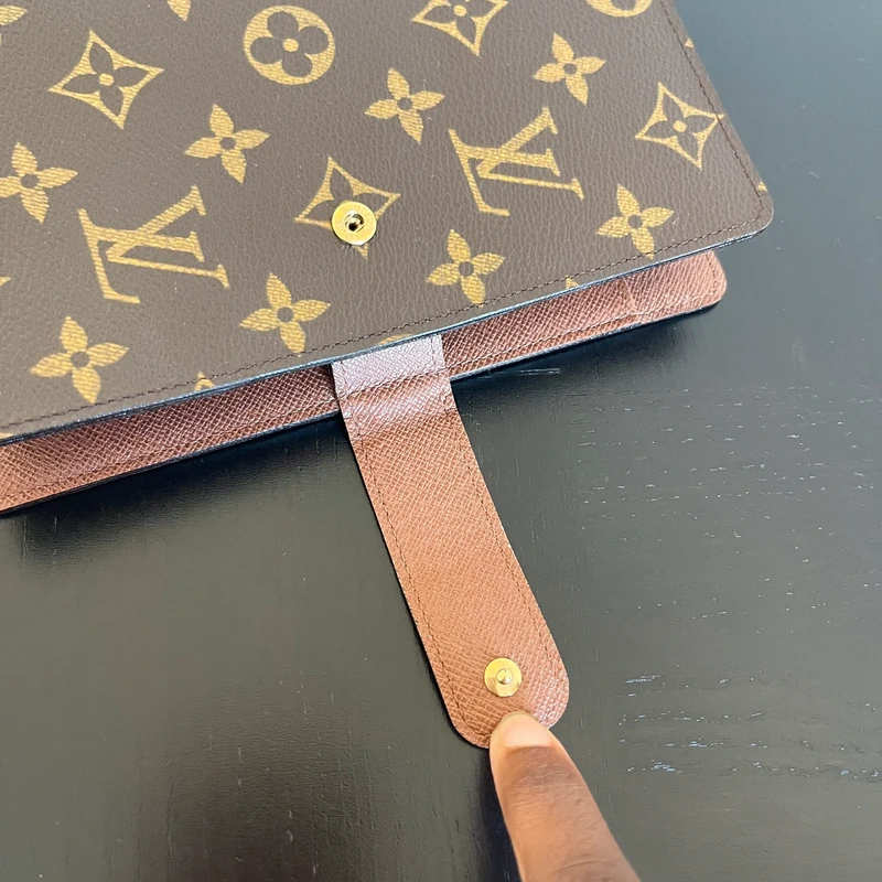 Louis Vuitton couverture pour agenda MM monogram LUXE DE SECONDE MAIN AUTHENTIQUE. PETITE MAROQUINERIE DE LUXE. ENTRUPY CERTIFICATE