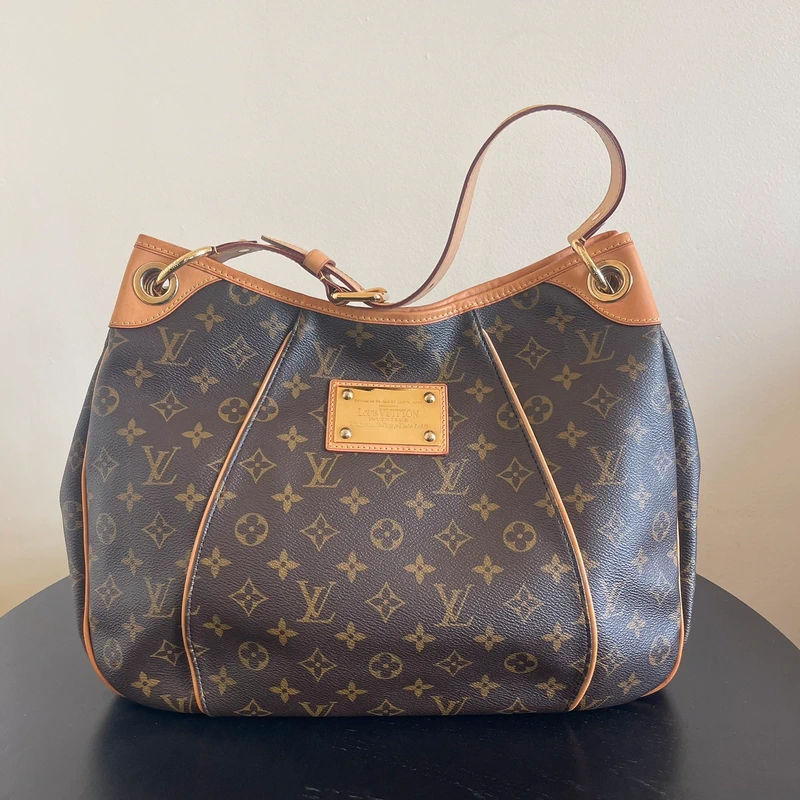 Louis Vuitton galliera monogram SAC DE LUXE DE SECONDE MAIN AUTHENTIQUE. PETITE MAROQUINERIE DE LUXE. ENTRUPY CERTIFICATE