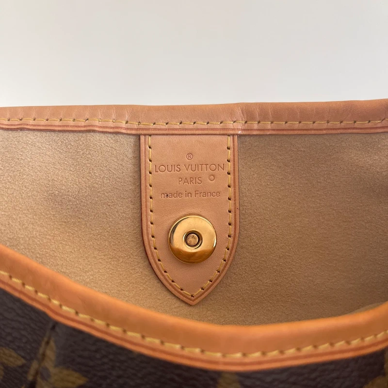 SAC DE LUXE DE SECONDE MAIN AUTHENTIQUE. PETITE MAROQUINERIE DE LUXE. ENTRUPY CERTIFICATE