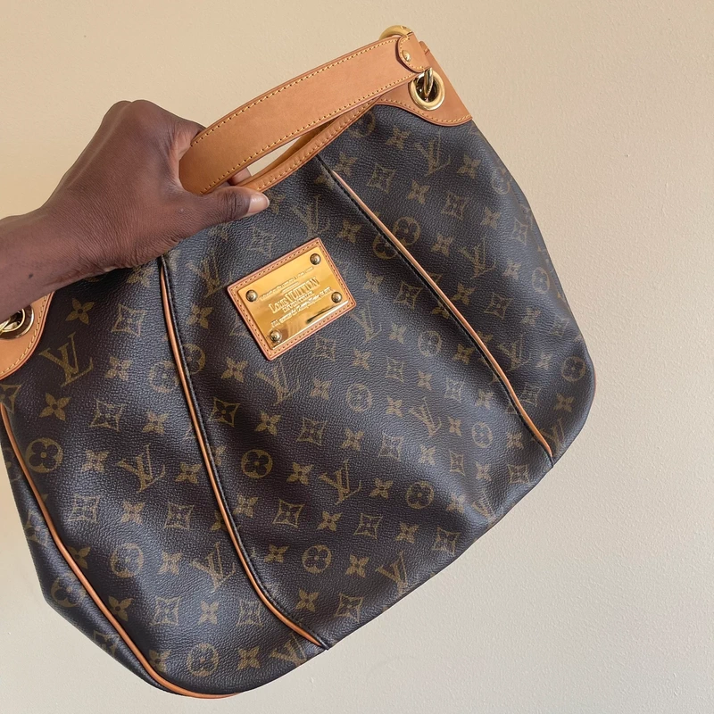 SAC DE LUXE DE SECONDE MAIN AUTHENTIQUE. PETITE MAROQUINERIE DE LUXE. ENTRUPY CERTIFICATE