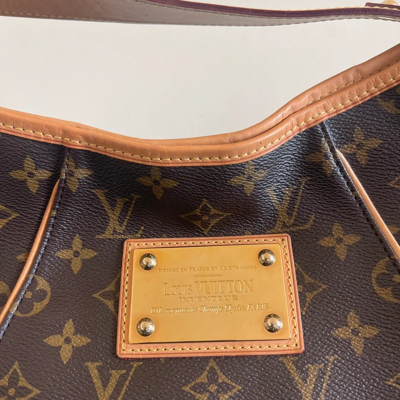 SAC DE LUXE DE SECONDE MAIN AUTHENTIQUE. PETITE MAROQUINERIE DE LUXE. ENTRUPY CERTIFICATE