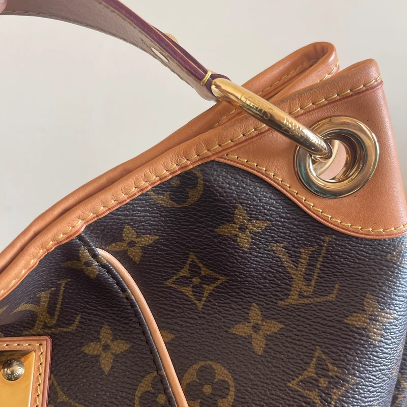 SAC DE LUXE DE SECONDE MAIN AUTHENTIQUE. PETITE MAROQUINERIE DE LUXE. ENTRUPY CERTIFICATE