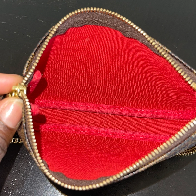 Louis Vuitton mini pochette accessoires damier ébène SAC DE LUXE DE SECONDE MAIN AUTHENTIQUE. PETITE MAROQUINERIE DE LUXE. ENTRUPY CERTIFICATE