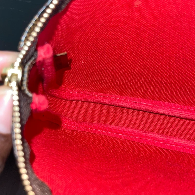 Louis Vuitton mini pochette accessoires damier ébène SAC DE LUXE DE SECONDE MAIN AUTHENTIQUE. PETITE MAROQUINERIE DE LUXE. ENTRUPY CERTIFICATE