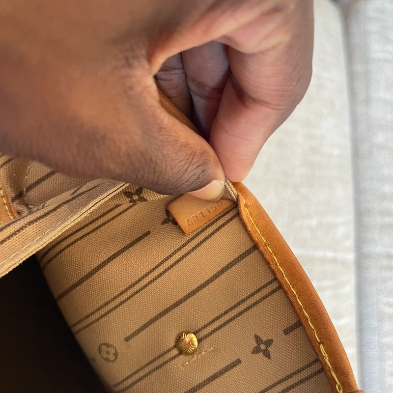 Louis Vuitton neverfull MM monogram SAC DE LUXE DE SECONDE MAIN AUTHENTIQUE. PETITE MAROQUINERIE DE LUXE. ENTRUPY CERTIFICATE