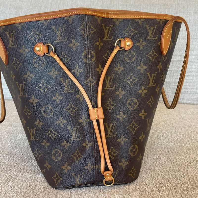 Louis Vuitton neverfull MM monogram SAC DE LUXE DE SECONDE MAIN AUTHENTIQUE. PETITE MAROQUINERIE DE LUXE. ENTRUPY CERTIFICATE