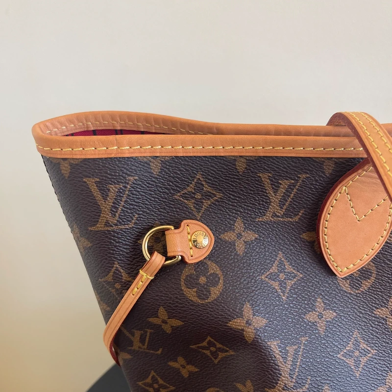 Louis Vuitton neverfull MM monogram cerise SAC DE LUXE DE SECONDE MAIN AUTHENTIQUE. PETITE MAROQUINERIE DE LUXE. ENTRUPY CERTIFICATE