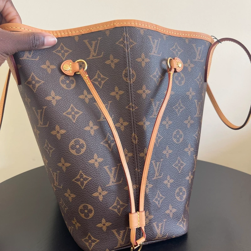 Louis Vuitton neverfull MM monogram cerise SAC DE LUXE DE SECONDE MAIN AUTHENTIQUE. PETITE MAROQUINERIE DE LUXE. ENTRUPY CERTIFICATE