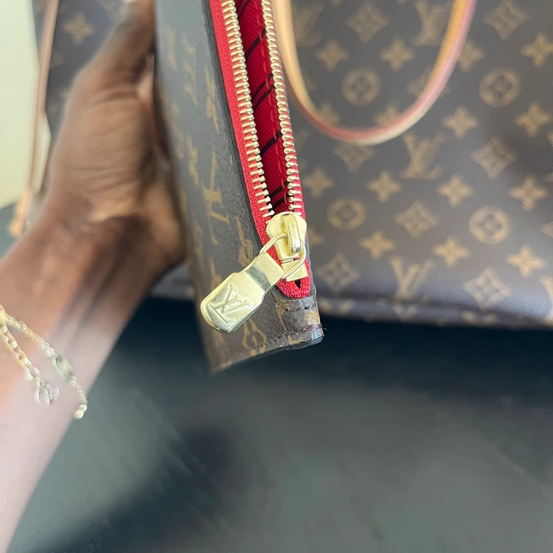 Louis Vuitton neverfull MM monogram cerise SAC DE LUXE DE SECONDE MAIN AUTHENTIQUE. PETITE MAROQUINERIE DE LUXE. ENTRUPY CERTIFICATE