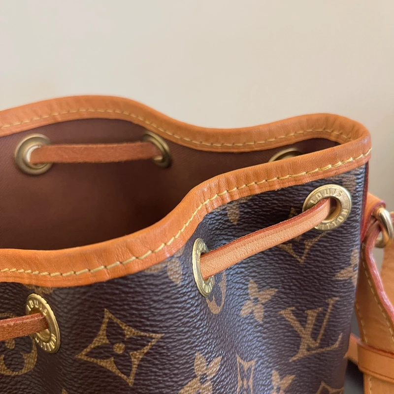 Louis Vuitton Noé BB monogram SAC DE LUXE DE SECONDE MAIN AUTHENTIQUE. PETITE MAROQUINERIE DE LUXE. ENTRUPY CERTIFICATE
