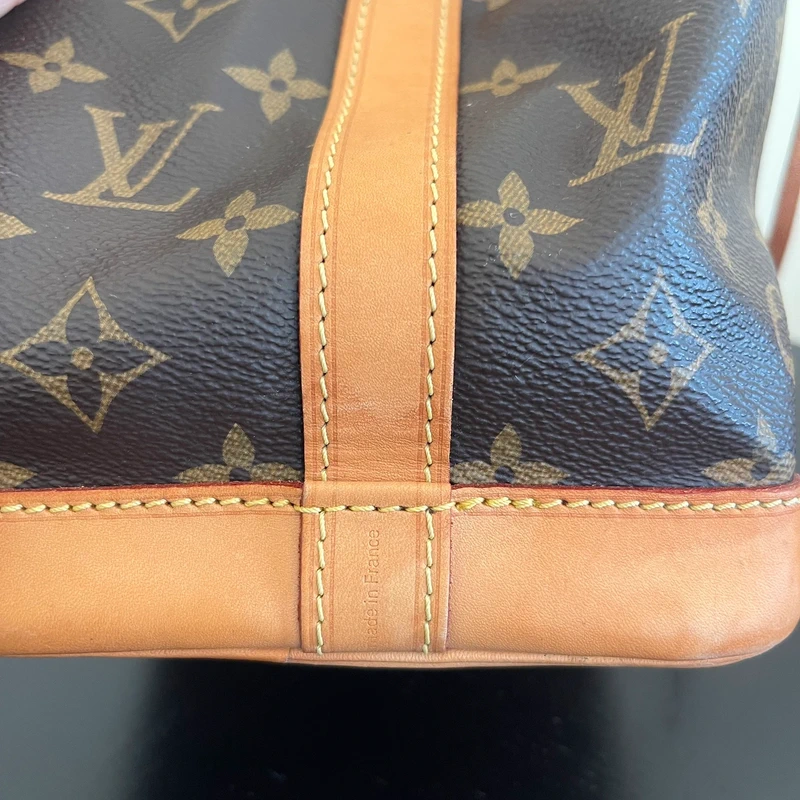 Louis Vuitton Noé BB monogram SAC DE LUXE DE SECONDE MAIN AUTHENTIQUE. PETITE MAROQUINERIE DE LUXE. ENTRUPY CERTIFICATE