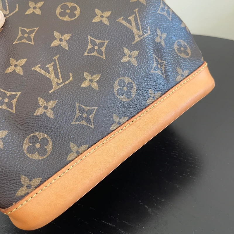 Louis Vuitton Noé BB monogram SAC DE LUXE DE SECONDE MAIN AUTHENTIQUE. PETITE MAROQUINERIE DE LUXE. ENTRUPY CERTIFICATE