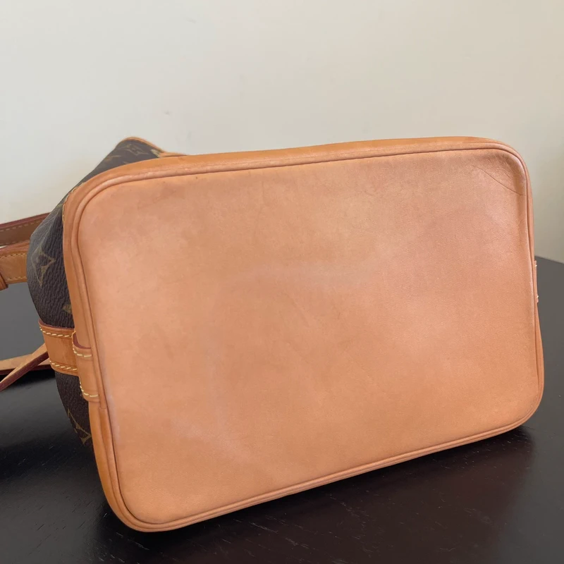 Louis Vuitton Noé BB monogram SAC DE LUXE DE SECONDE MAIN AUTHENTIQUE. PETITE MAROQUINERIE DE LUXE. ENTRUPY CERTIFICATE