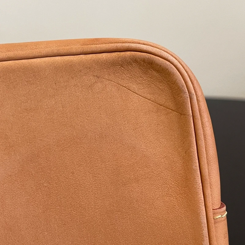 Louis Vuitton Noé BB monogram SAC DE LUXE DE SECONDE MAIN AUTHENTIQUE. PETITE MAROQUINERIE DE LUXE. ENTRUPY CERTIFICATE