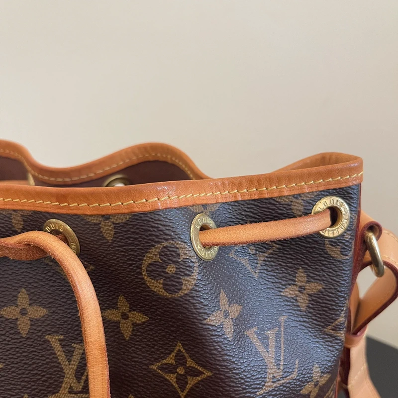 Louis Vuitton Noé BB monogram SAC DE LUXE DE SECONDE MAIN AUTHENTIQUE. PETITE MAROQUINERIE DE LUXE. ENTRUPY CERTIFICATE