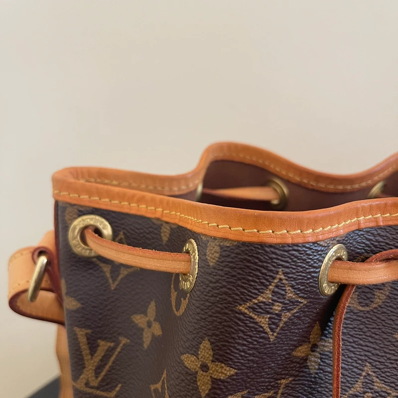 Louis Vuitton Noé BB monogram SAC DE LUXE DE SECONDE MAIN AUTHENTIQUE. PETITE MAROQUINERIE DE LUXE. ENTRUPY CERTIFICATE