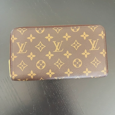 Louis Vuitton organizer zippy monogram LUXE DE SECONDE MAIN AUTHENTIQUE. PETITE MAROQUINERIE DE LUXE. ENTRUPY CERTIFICATE
