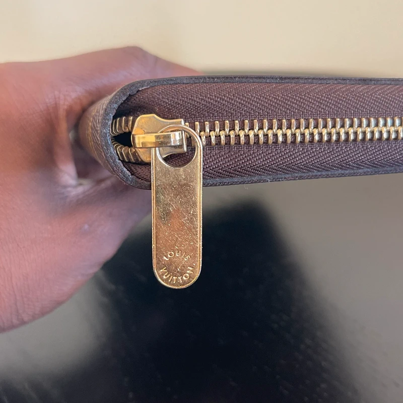 Louis Vuitton organizer zippy monogram LUXE DE SECONDE MAIN AUTHENTIQUE. PETITE MAROQUINERIE DE LUXE. ENTRUPY CERTIFICATE