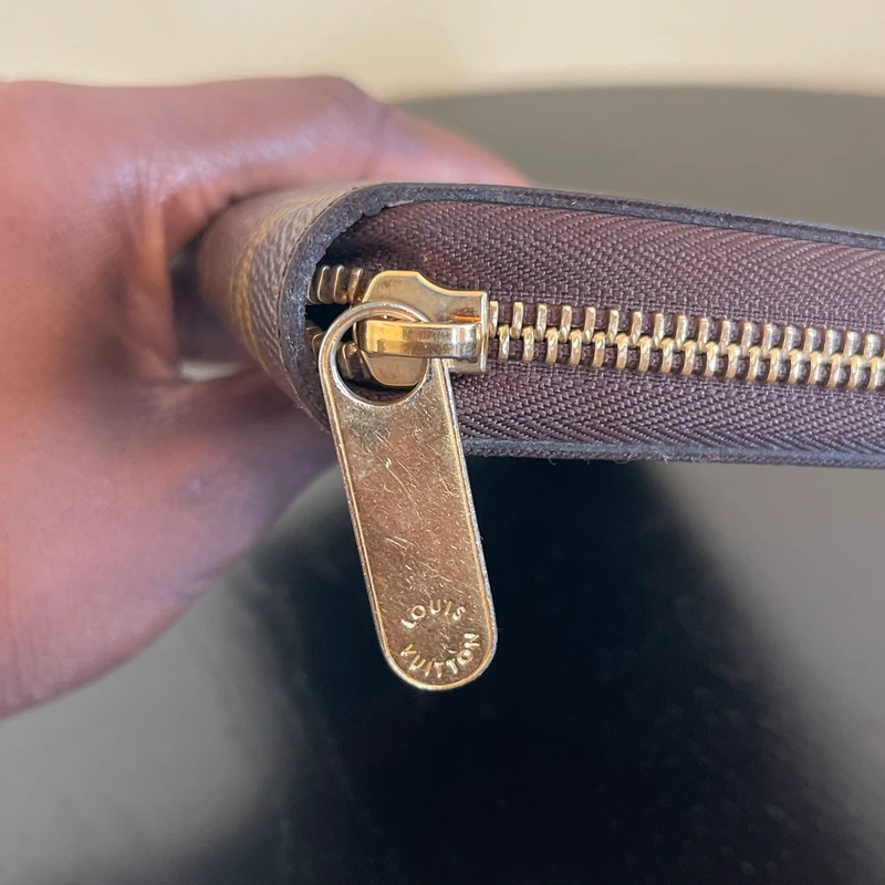 Louis Vuitton organizer zippy monogram LUXE DE SECONDE MAIN AUTHENTIQUE. PETITE MAROQUINERIE DE LUXE. ENTRUPY CERTIFICATE