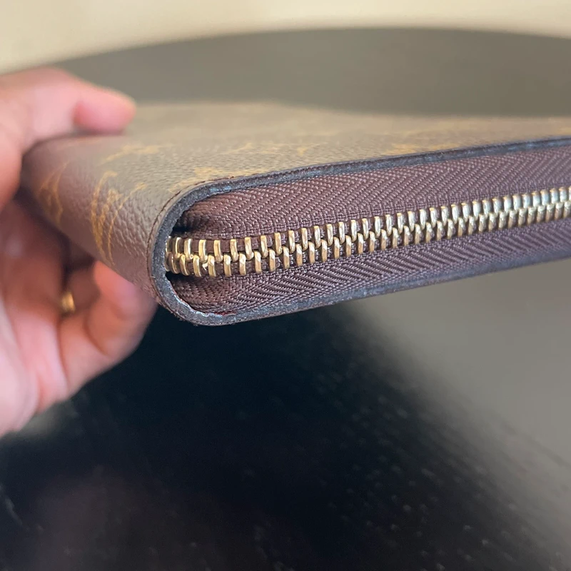 Louis Vuitton organizer zippy monogram LUXE DE SECONDE MAIN AUTHENTIQUE. PETITE MAROQUINERIE DE LUXE. ENTRUPY CERTIFICATE