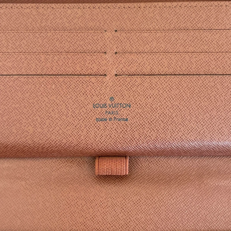 Louis Vuitton organizer zippy monogram LUXE DE SECONDE MAIN AUTHENTIQUE. PETITE MAROQUINERIE DE LUXE. ENTRUPY CERTIFICATE