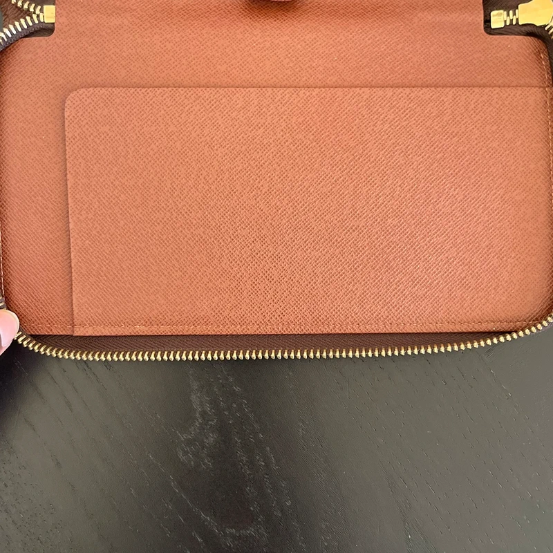 Louis Vuitton organizer zippy monogram LUXE DE SECONDE MAIN AUTHENTIQUE. PETITE MAROQUINERIE DE LUXE. ENTRUPY CERTIFICATE