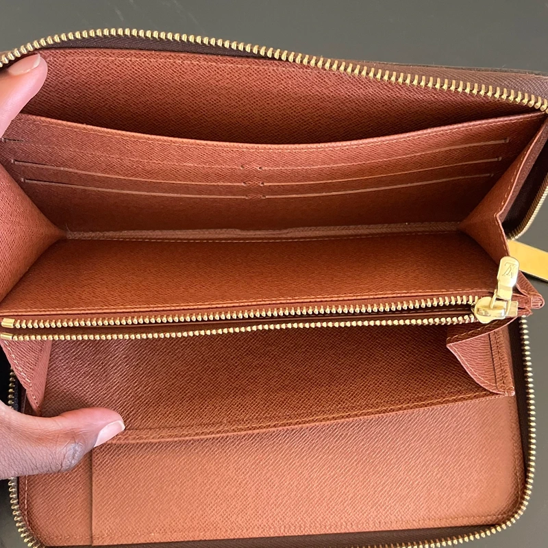 Louis Vuitton organizer zippy monogram LUXE DE SECONDE MAIN AUTHENTIQUE. PETITE MAROQUINERIE DE LUXE. ENTRUPY CERTIFICATE