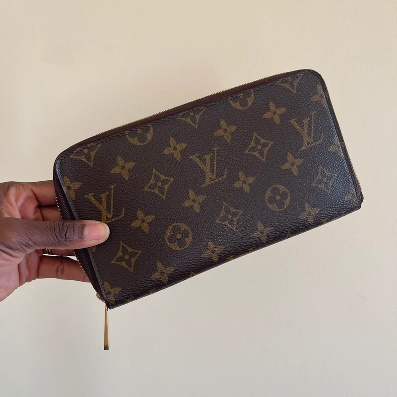 Louis Vuitton organizer zippy monogram LUXE DE SECONDE MAIN AUTHENTIQUE. PETITE MAROQUINERIE DE LUXE. ENTRUPY CERTIFICATE