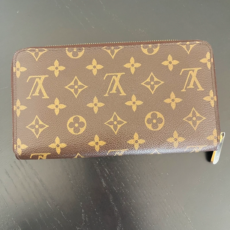 Louis Vuitton organizer zippy monogram LUXE DE SECONDE MAIN AUTHENTIQUE. PETITE MAROQUINERIE DE LUXE. ENTRUPY CERTIFICATE