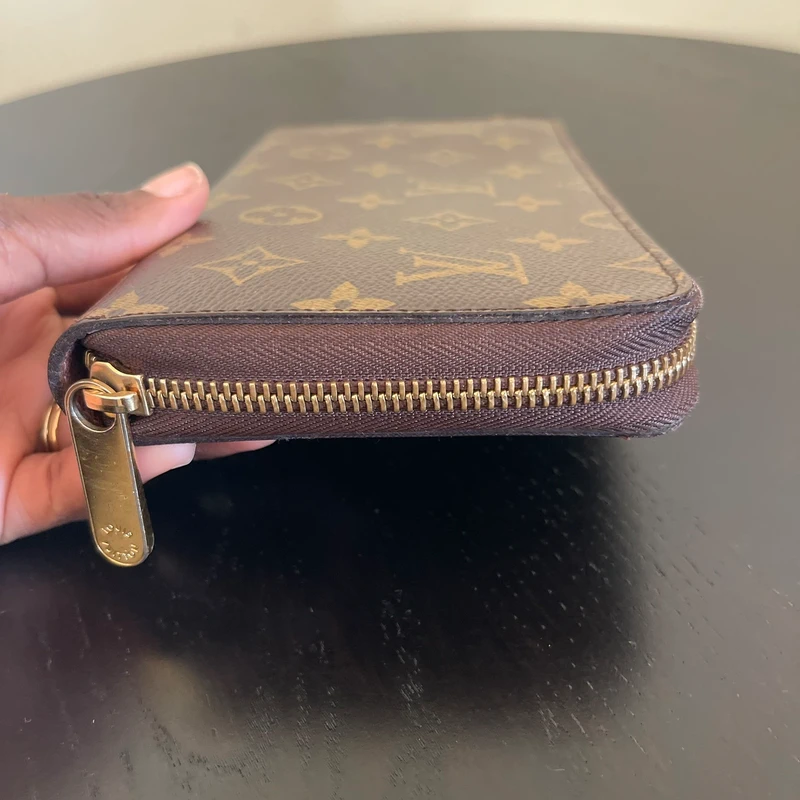 Louis Vuitton organizer zippy monogram LUXE DE SECONDE MAIN AUTHENTIQUE. PETITE MAROQUINERIE DE LUXE. ENTRUPY CERTIFICATE