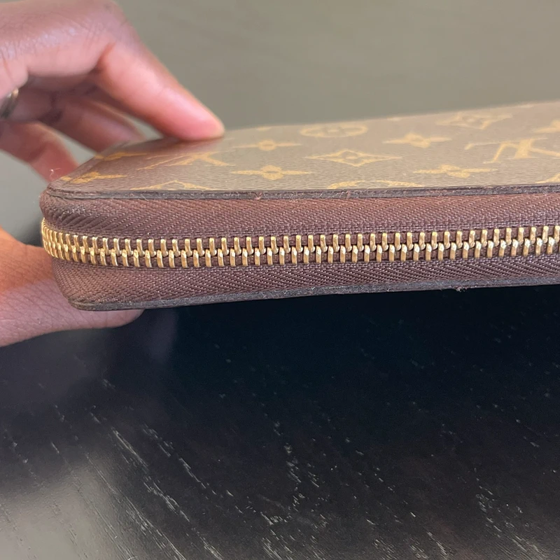 Louis Vuitton organizer zippy monogram LUXE DE SECONDE MAIN AUTHENTIQUE. PETITE MAROQUINERIE DE LUXE. ENTRUPY CERTIFICATE