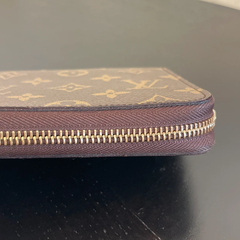 Louis Vuitton organizer zippy monogram LUXE DE SECONDE MAIN AUTHENTIQUE. PETITE MAROQUINERIE DE LUXE. ENTRUPY CERTIFICATE