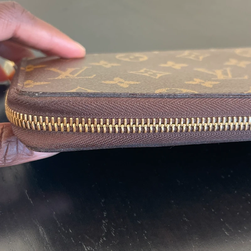 Louis Vuitton organizer zippy monogram LUXE DE SECONDE MAIN AUTHENTIQUE. PETITE MAROQUINERIE DE LUXE. ENTRUPY CERTIFICATE